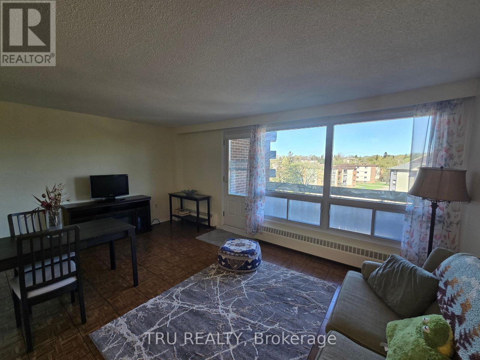 507 - 915 Elmsmere Road Property Photo 7