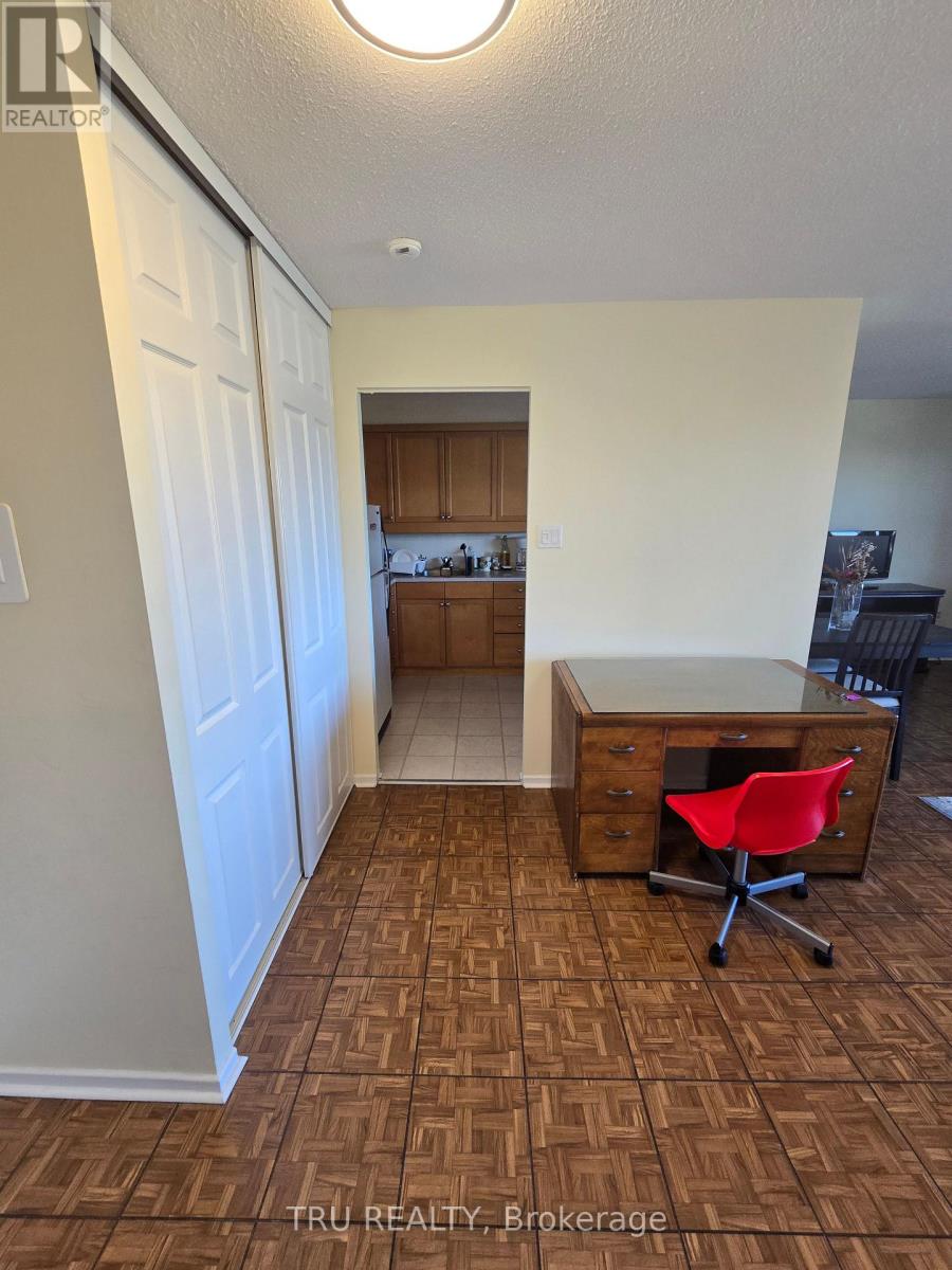 507 - 915 Elmsmere Road Property Photo 9