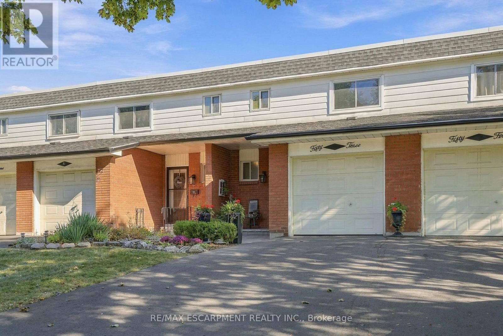 53 Bryna Avenue S Property Photo 2