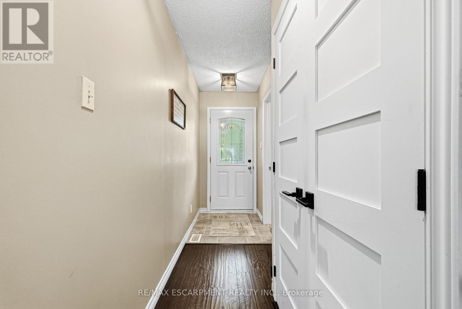 53 Bryna Avenue S Property Photo 4