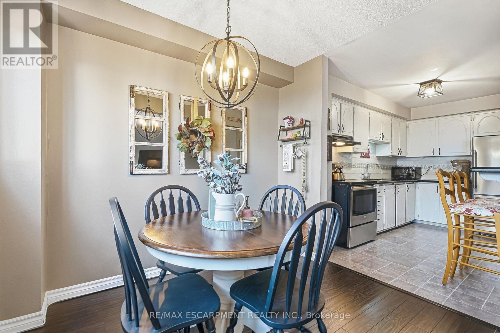 53 Bryna Avenue S Property Photo 11
