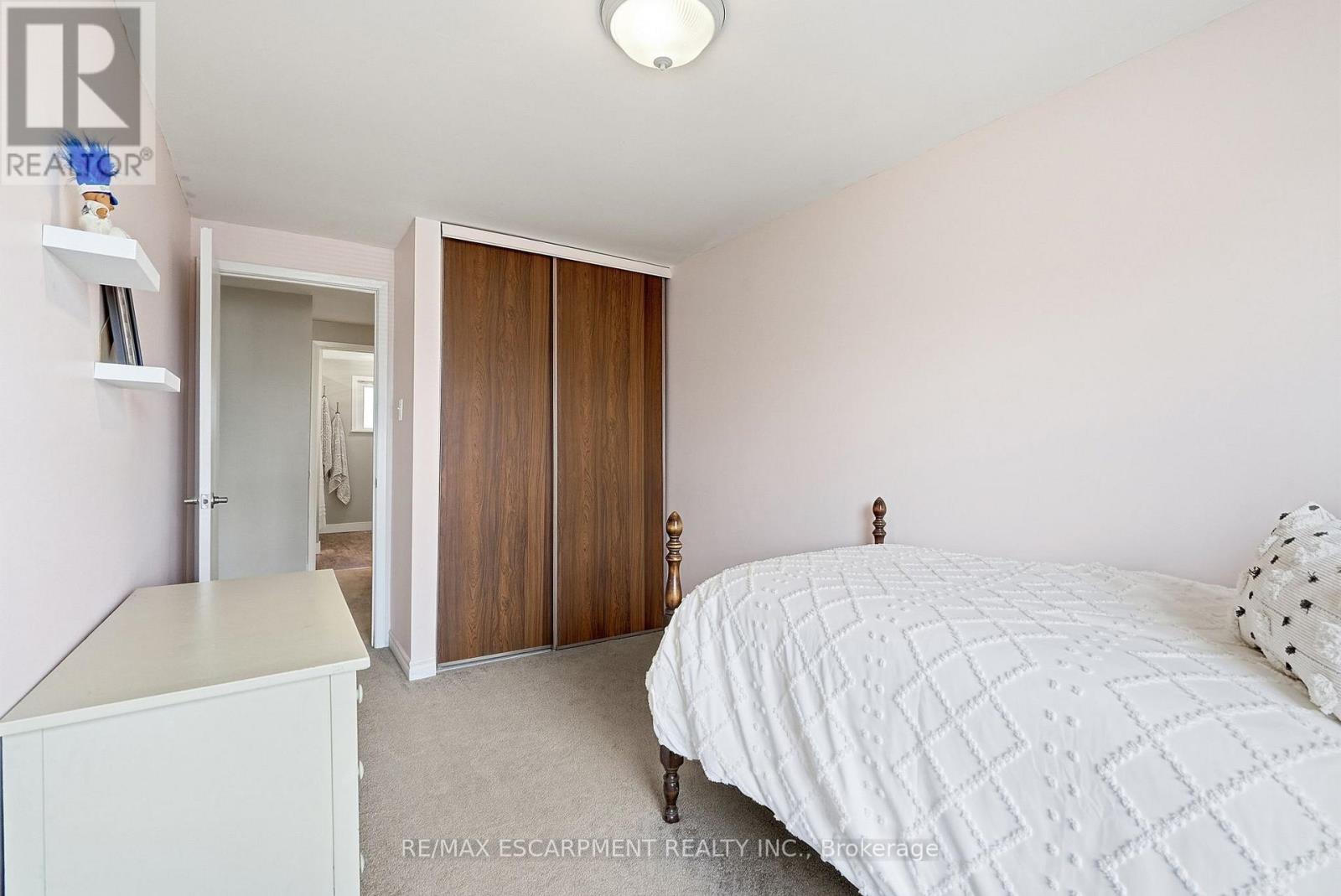 53 Bryna Avenue S Property Photo 26