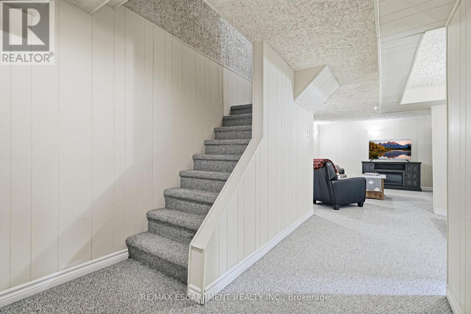 53 Bryna Avenue S Property Photo 30