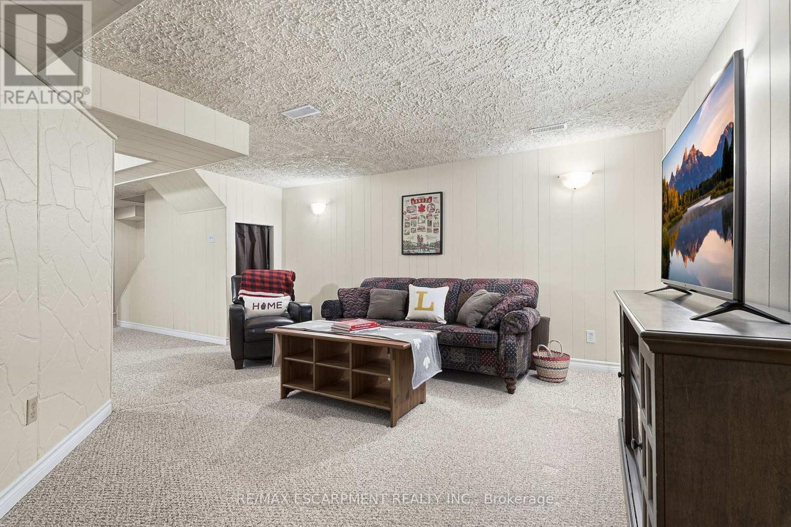 53 Bryna Avenue S Property Photo 31