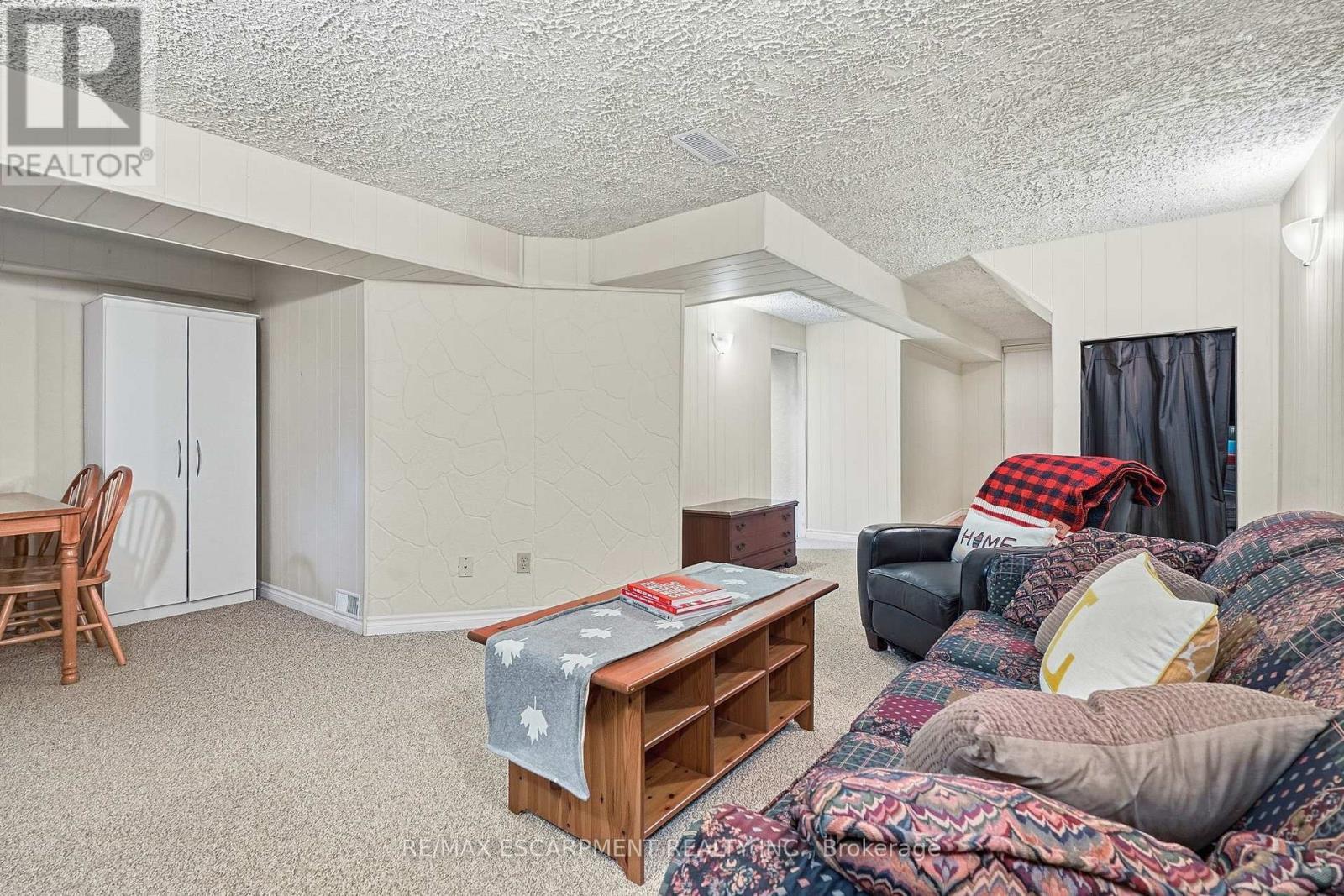 53 Bryna Avenue S Property Photo 32