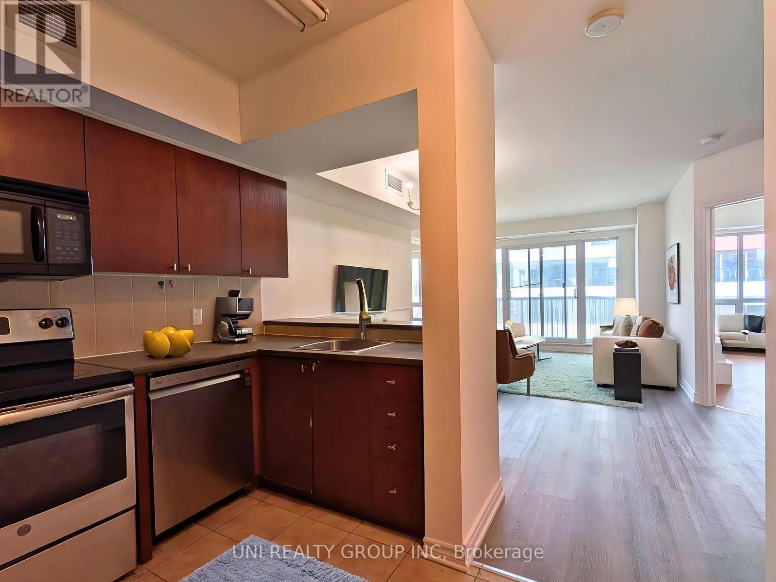 302 - 200 Rideau Street Property Photo 9