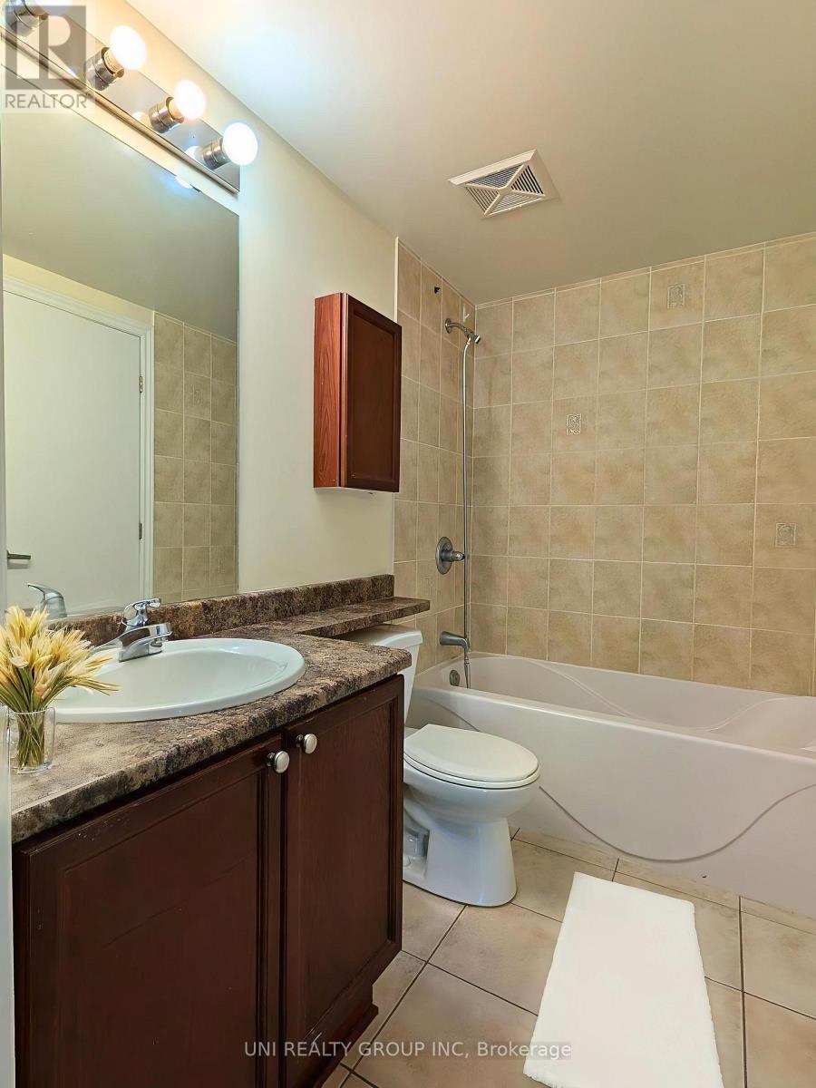 302 - 200 Rideau Street Property Photo 14