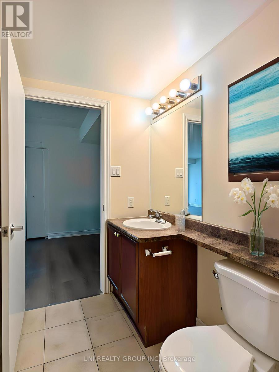 302 - 200 Rideau Street Property Photo 16
