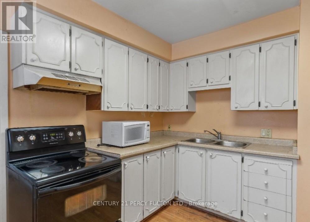 711 Victoria Street Property Photo 2
