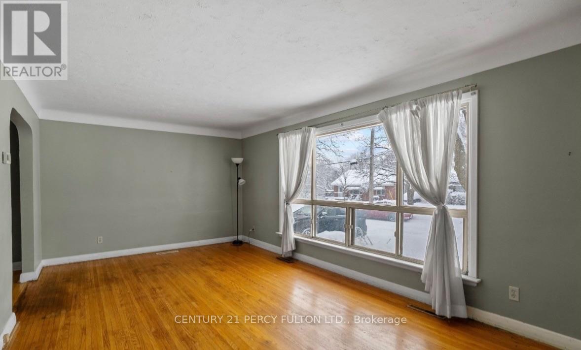 711 Victoria Street Property Photo 3
