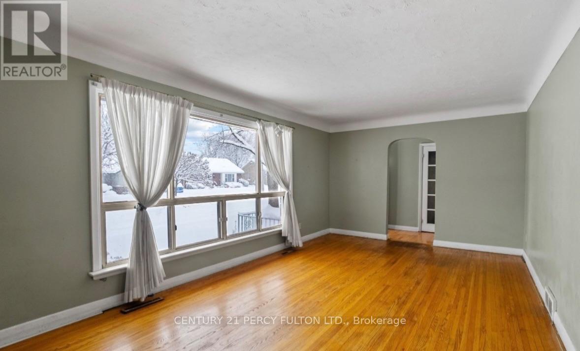 711 Victoria Street Property Photo 4