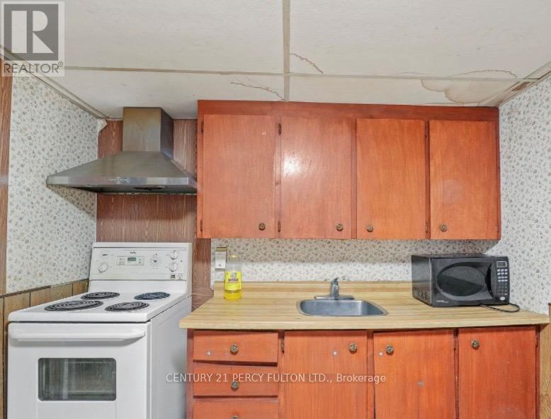 711 Victoria Street Property Photo 6