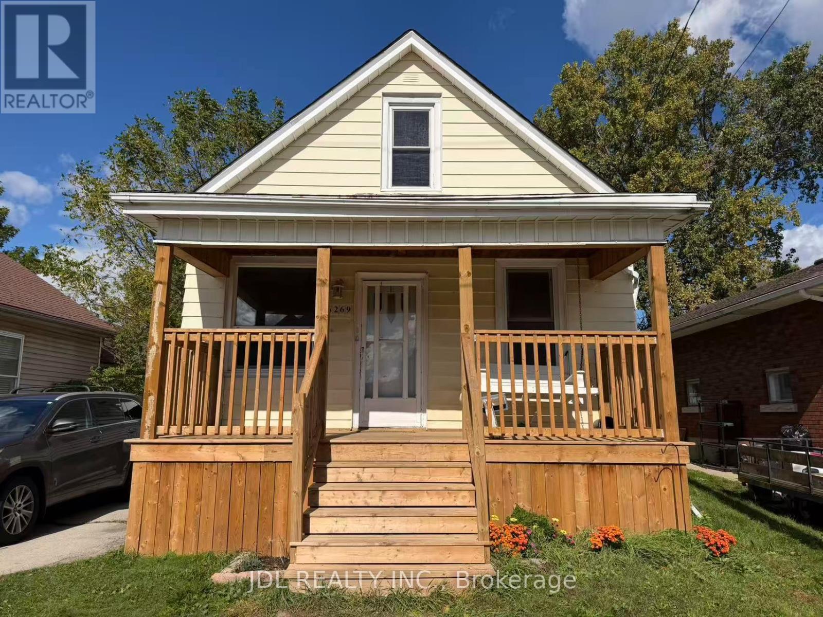 6269 Ash Street Property Photo 1