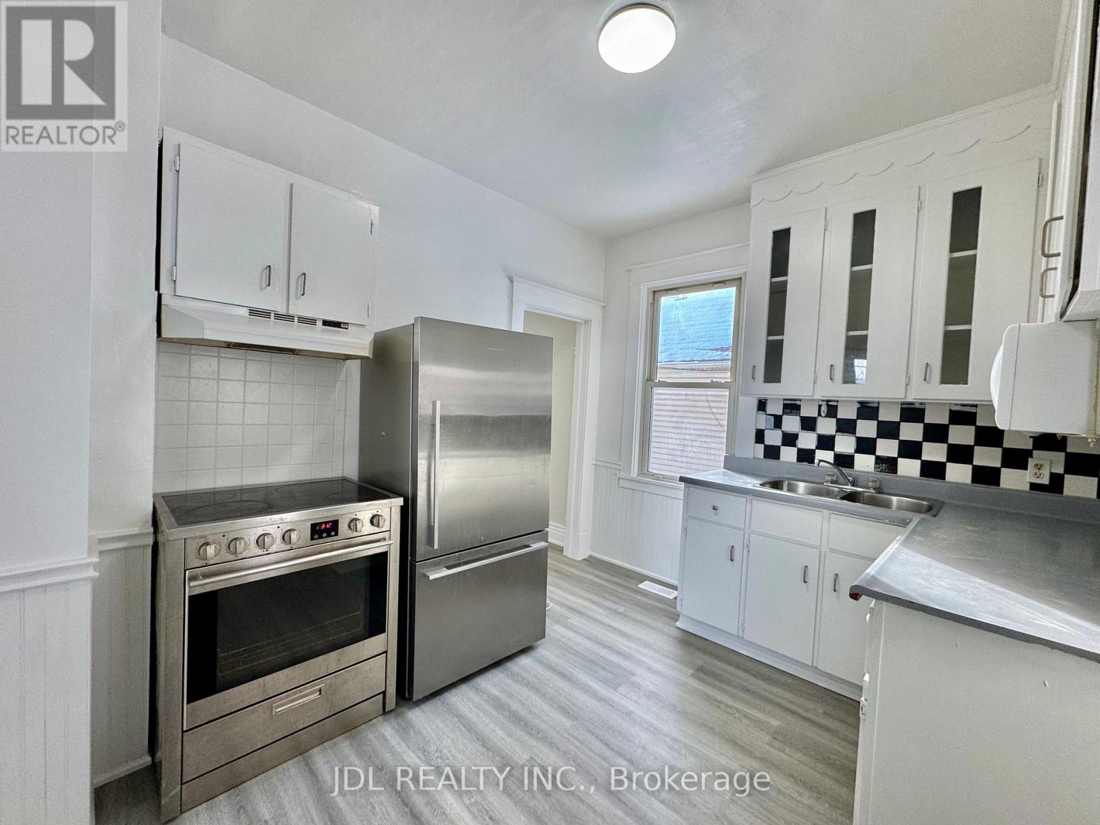 6269 Ash Street Property Photo 2