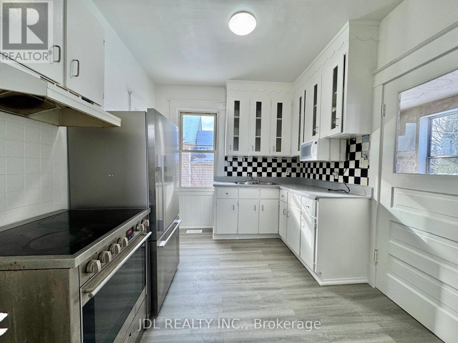 6269 Ash Street Property Photo 3