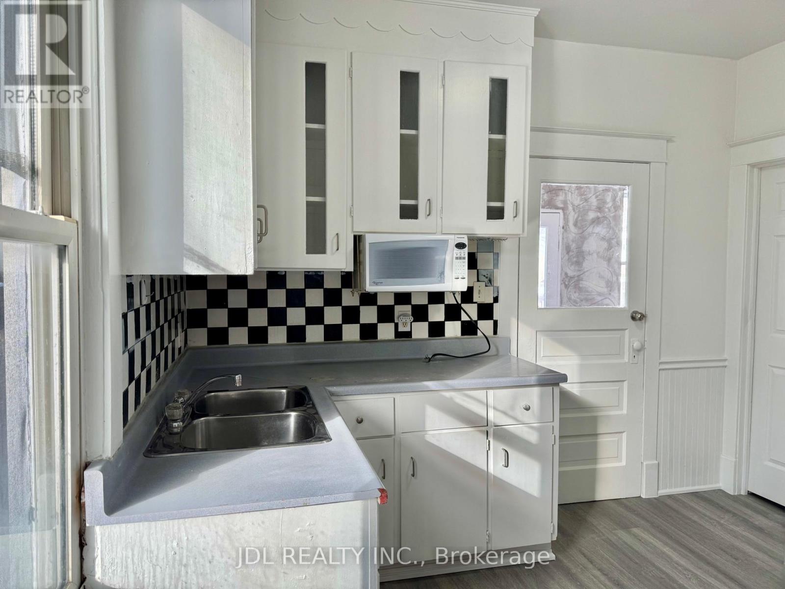 6269 Ash Street Property Photo 7