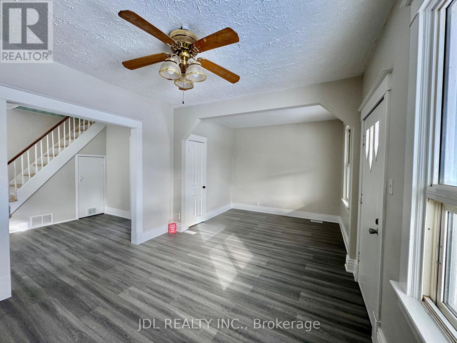 6269 Ash Street Property Photo 9