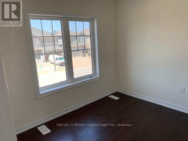 419 Black Cherry Crescent Property Photo 12