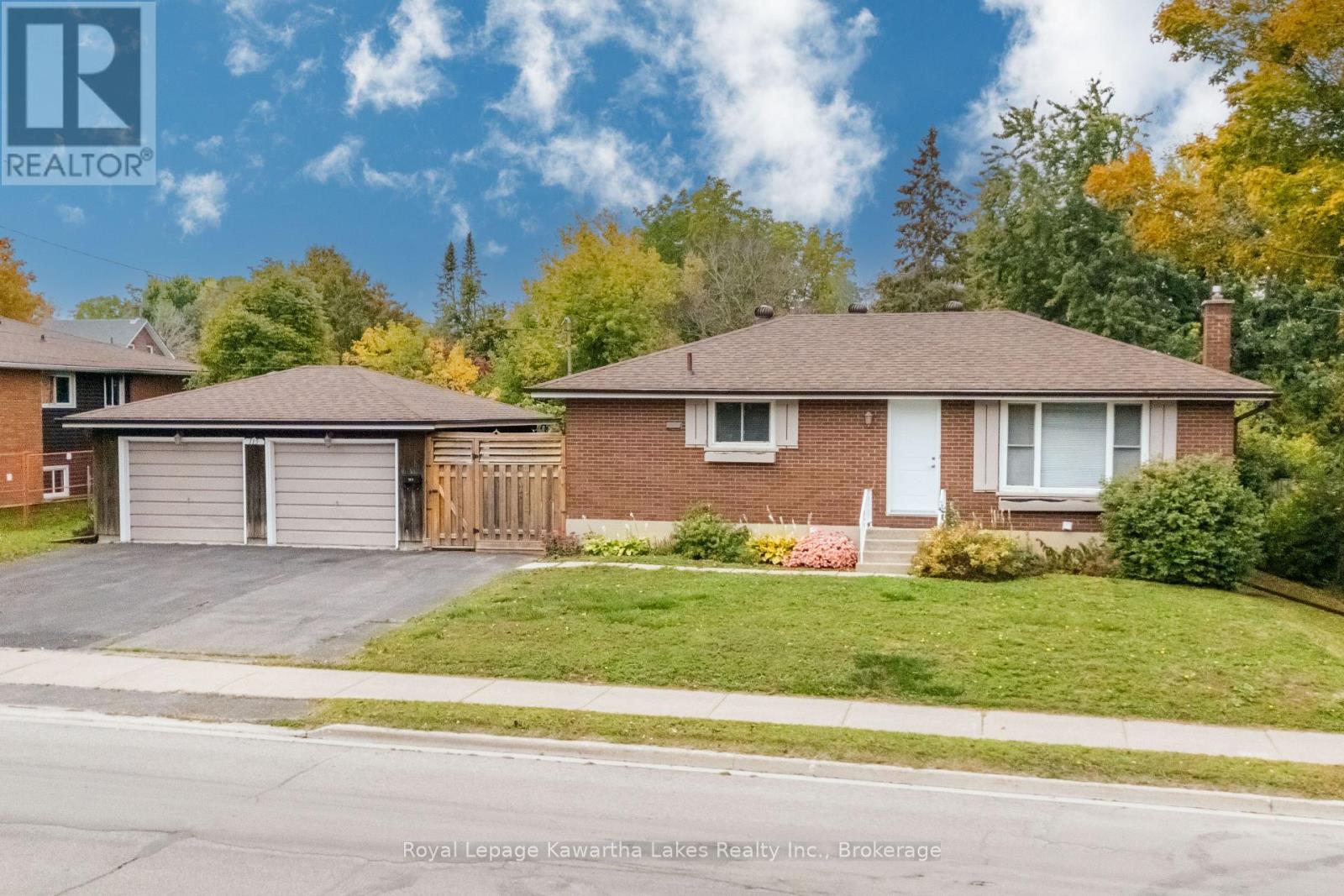 115 VICTORIA AVENUE N Property Photo 1