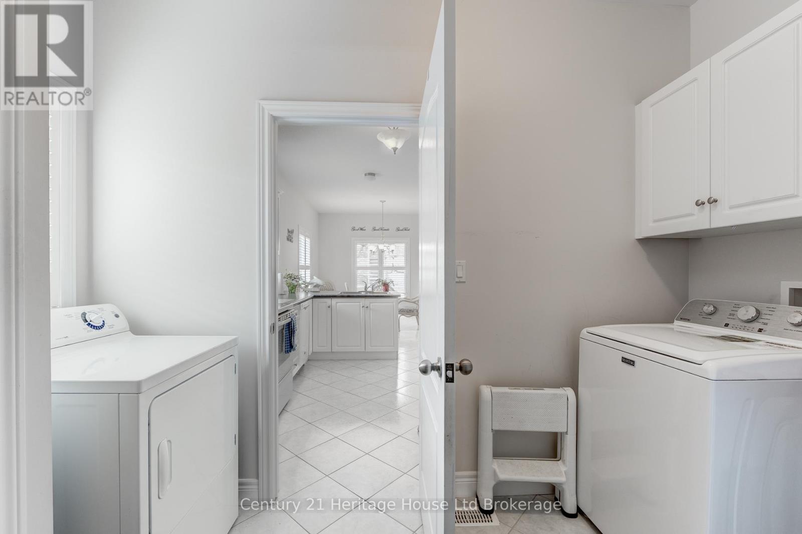 619 Fox Hollow Court Property Photo 28