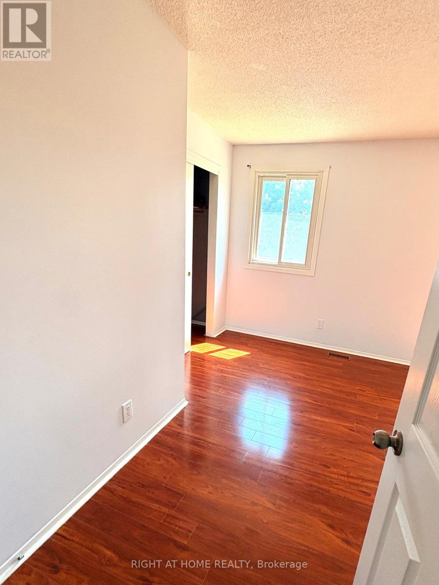 Main Floor - 32 Vintage Crescent Property Photo 18