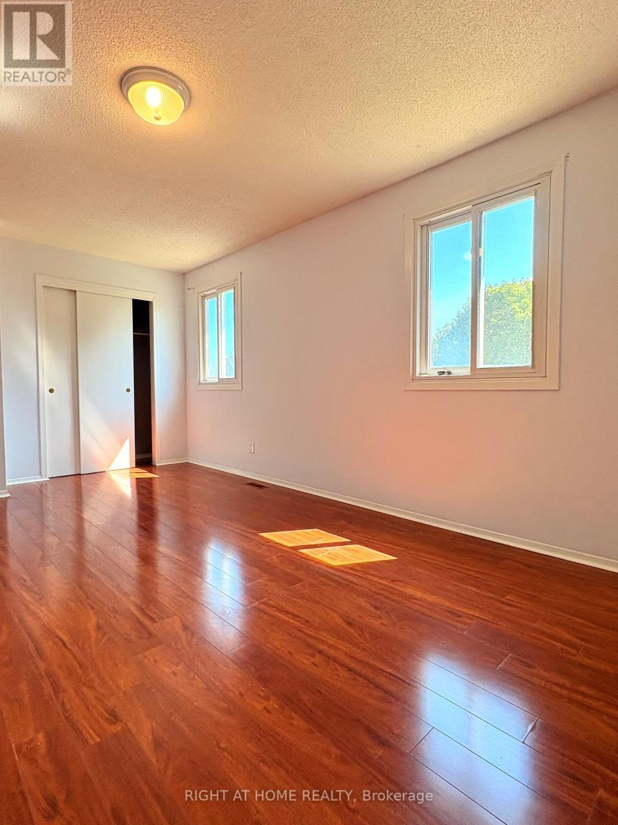 Main Floor - 32 Vintage Crescent Property Photo 19