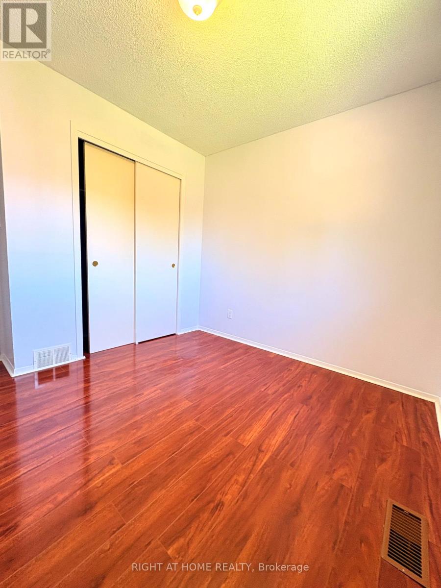 Main Floor - 32 Vintage Crescent Property Photo 22