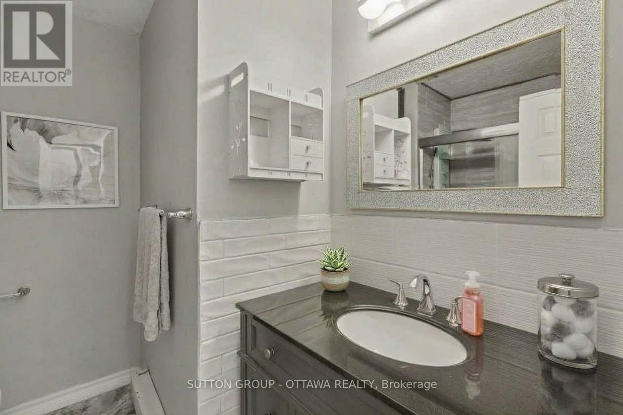 678 Rejane Crescent Property Photo 12