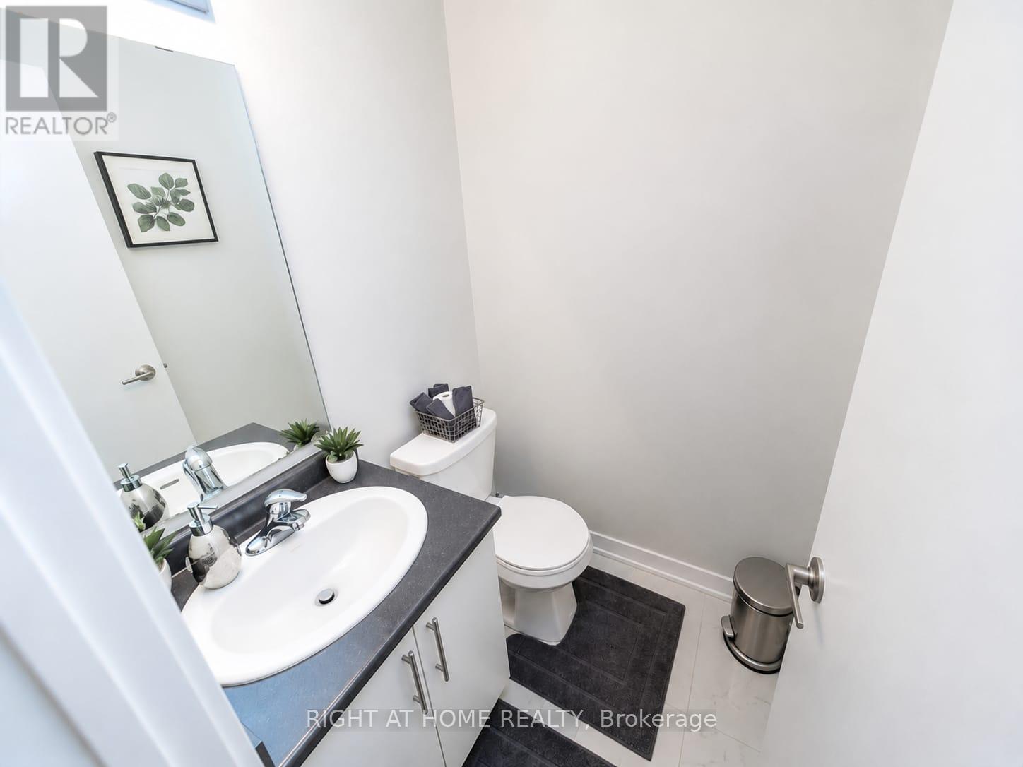 15 - 590 North Service Road Property Photo 16