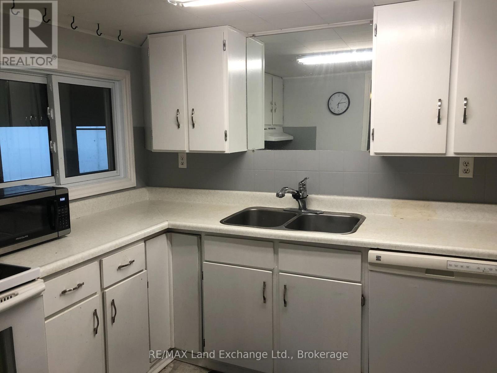 188 Broadway Street Property Photo 11