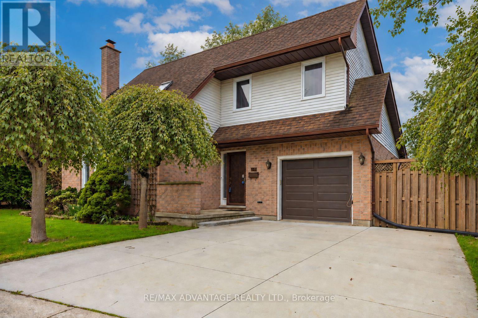 122 Barrydale Crescent Property Photo 3