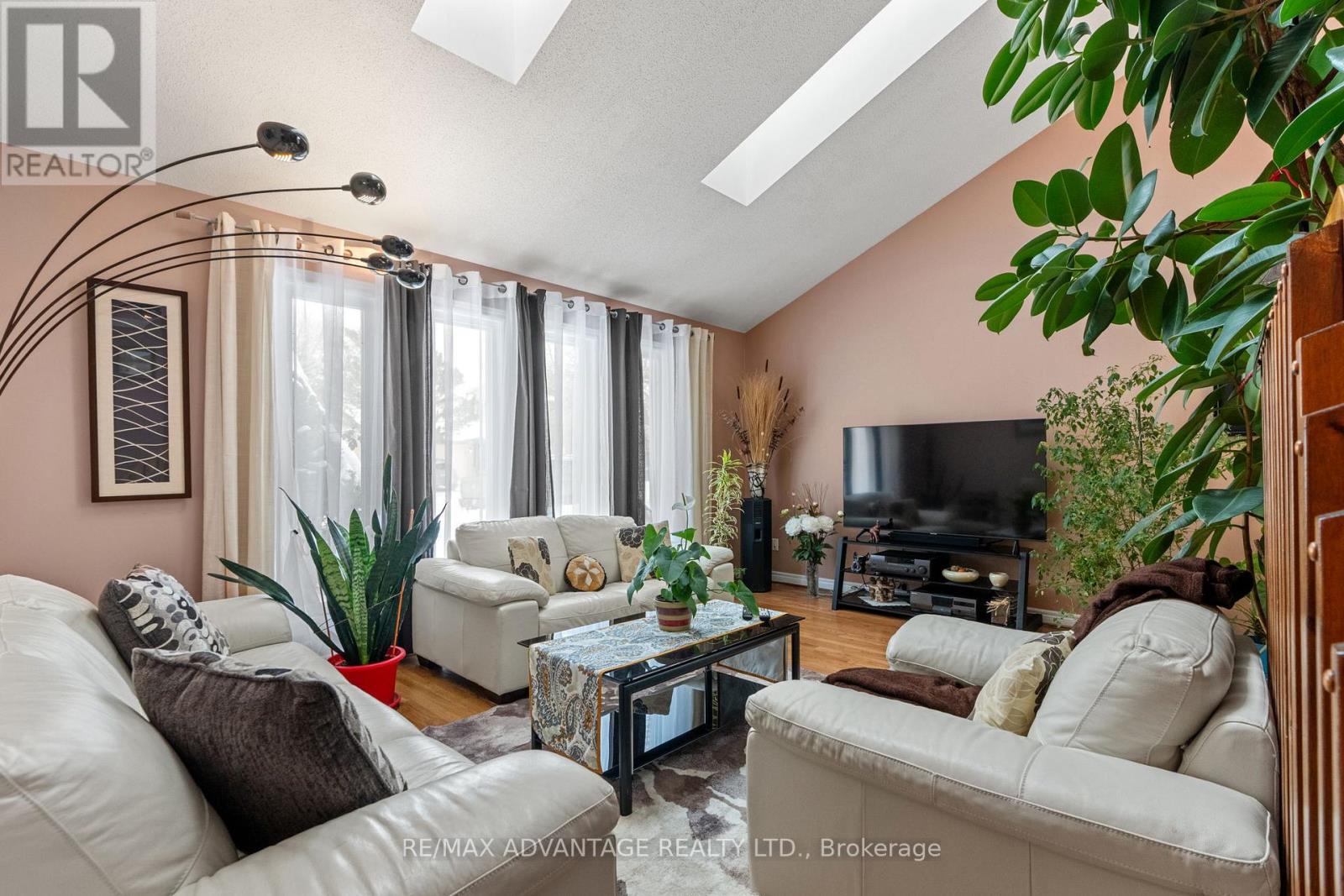 122 Barrydale Crescent Property Photo 4