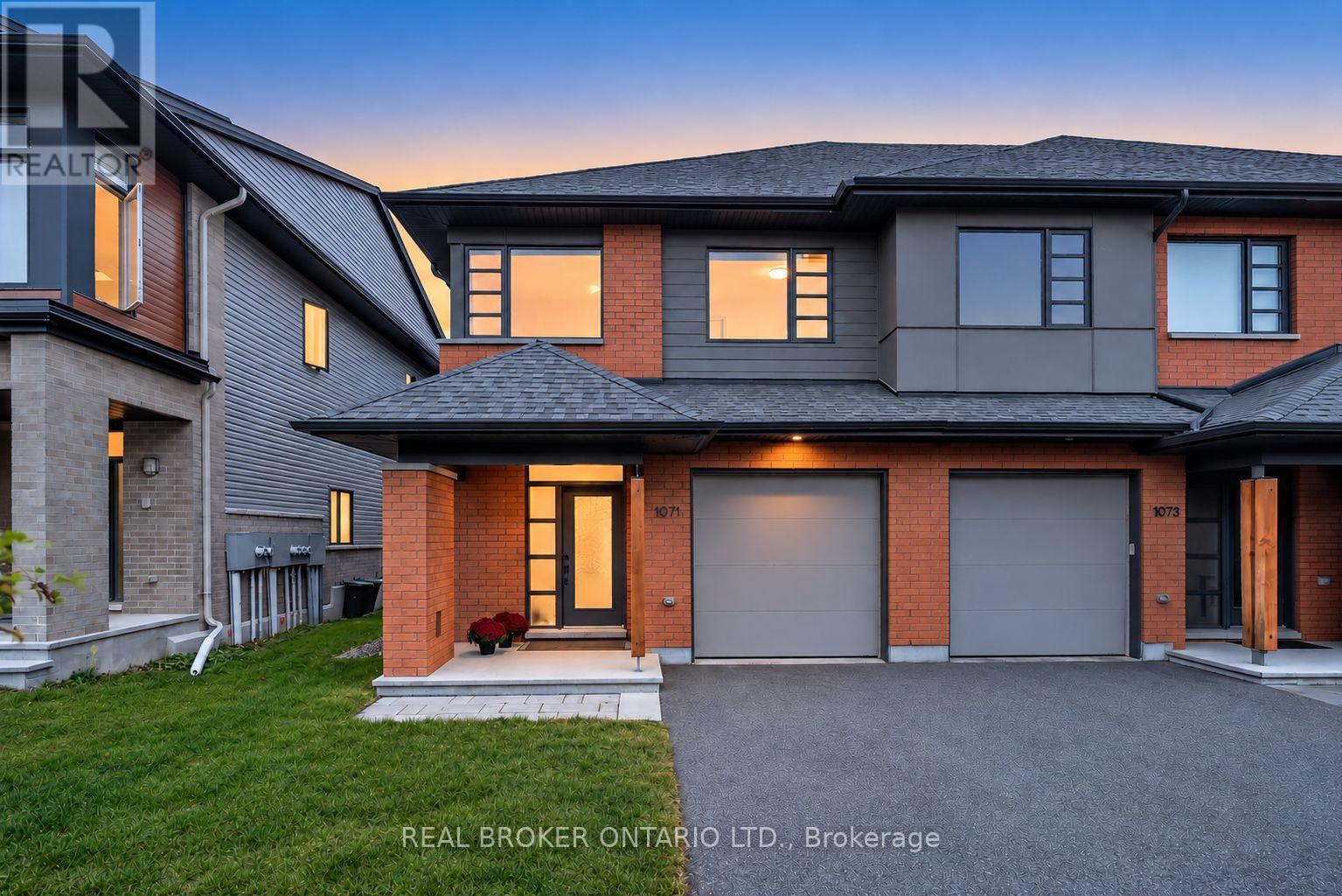 1071 Lunar Glow Crescent Property Photo 1