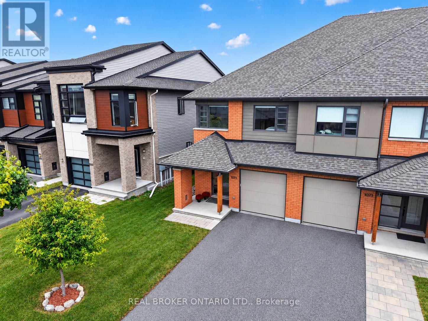 1071 Lunar Glow Crescent Property Photo 2