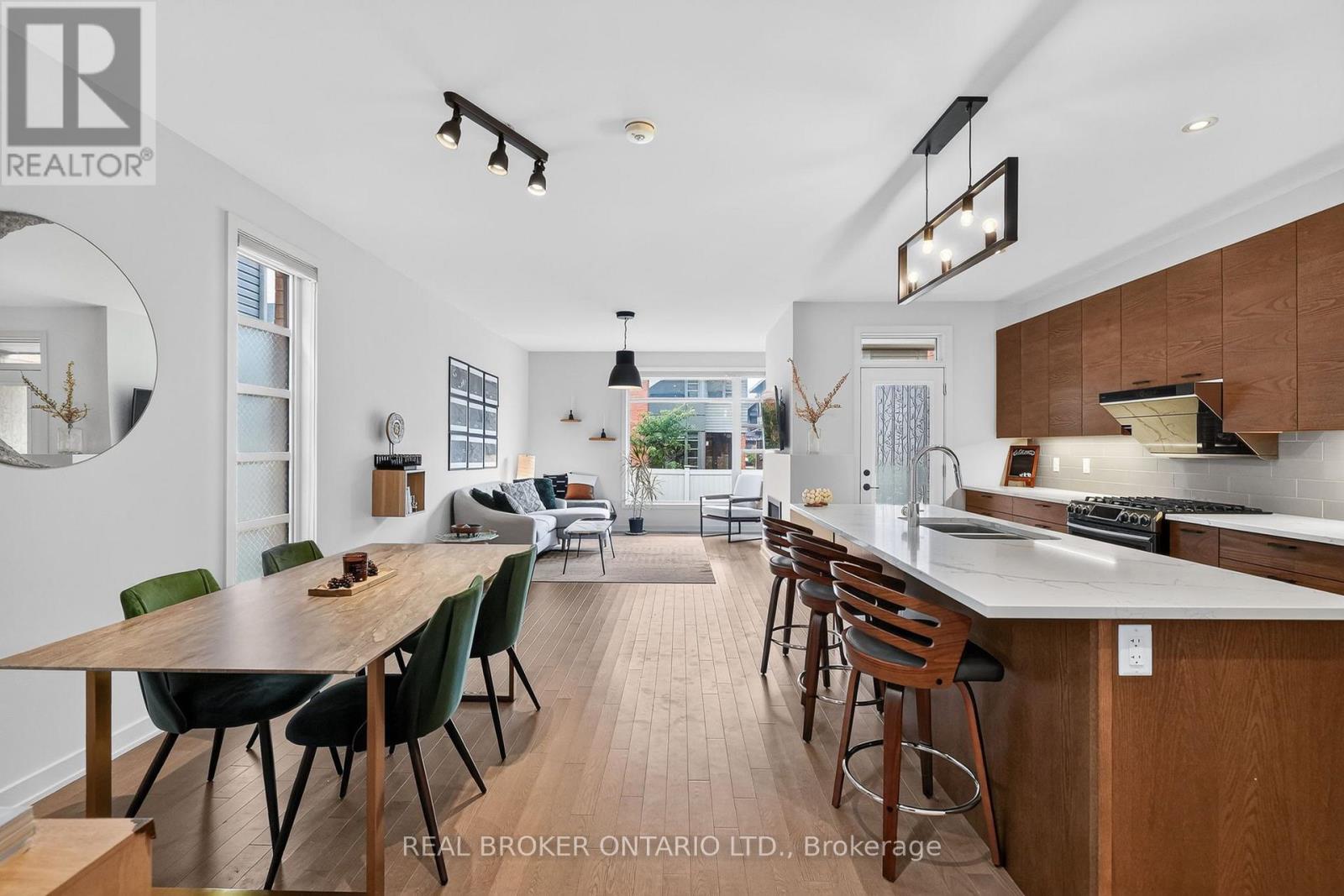 1071 Lunar Glow Crescent Property Photo 7