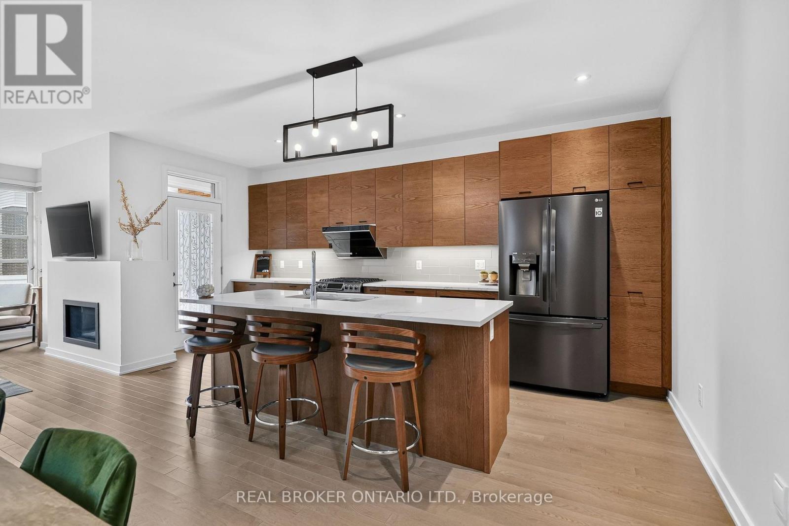 1071 Lunar Glow Crescent Property Photo 8