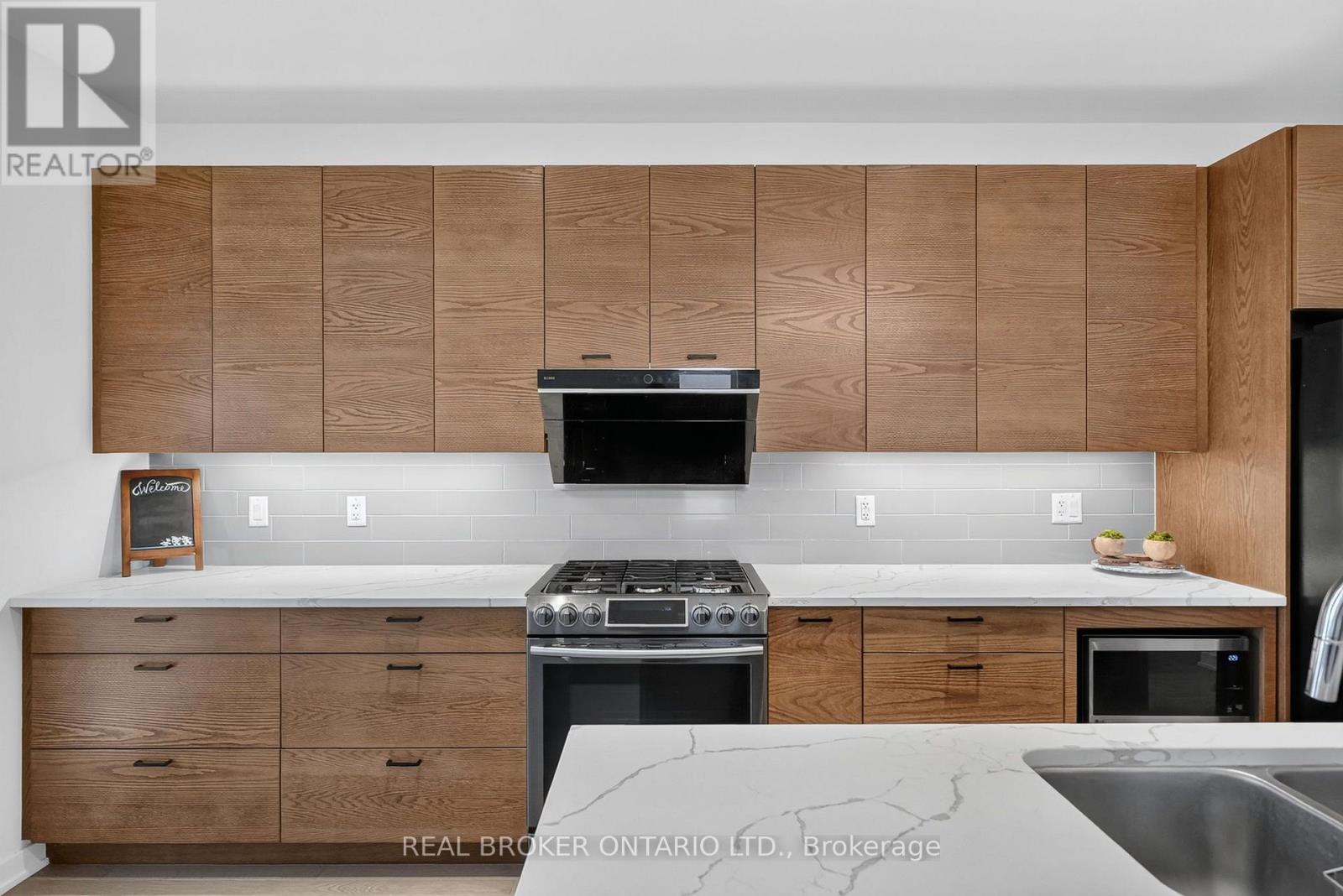 1071 Lunar Glow Crescent Property Photo 10