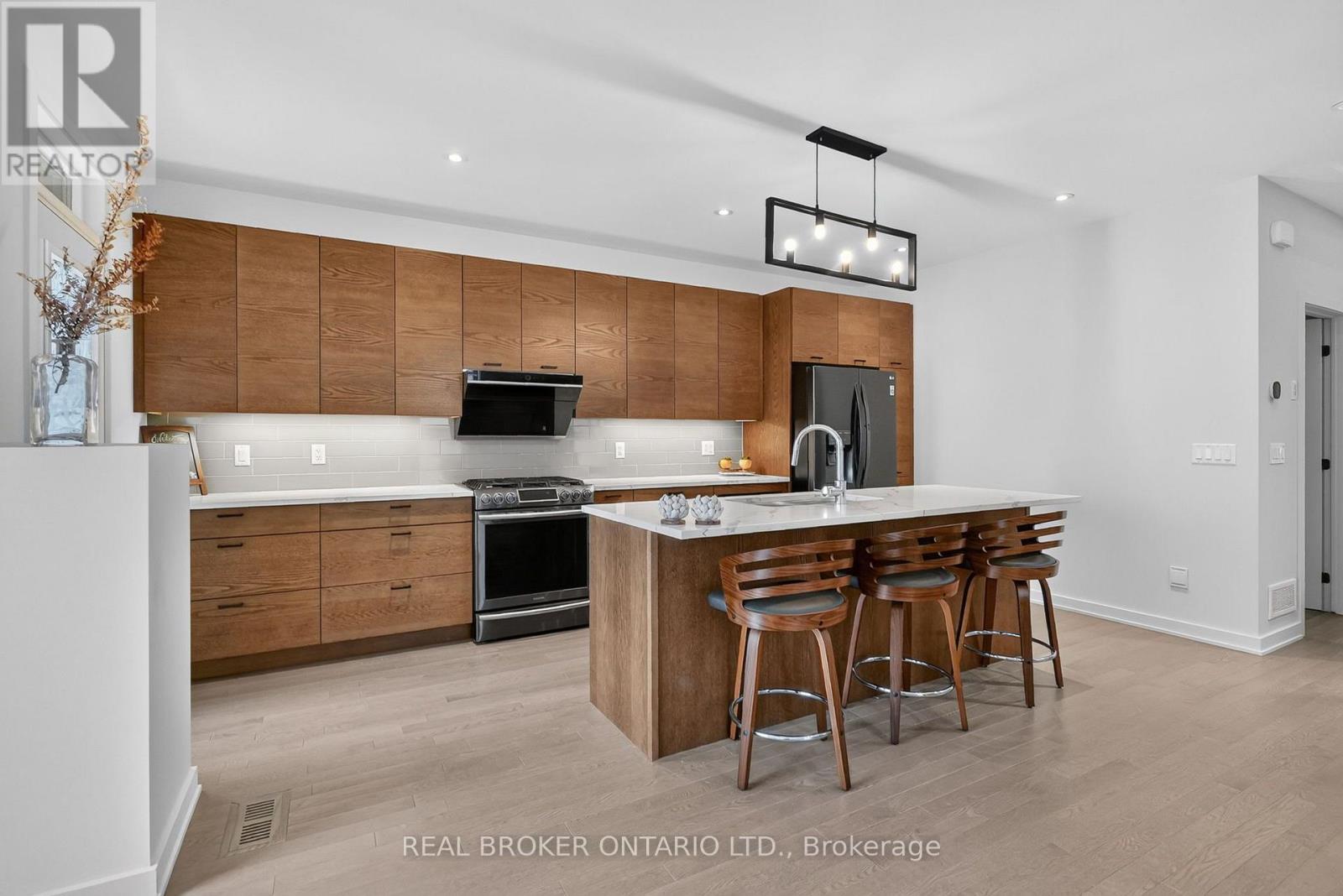 1071 Lunar Glow Crescent Property Photo 11