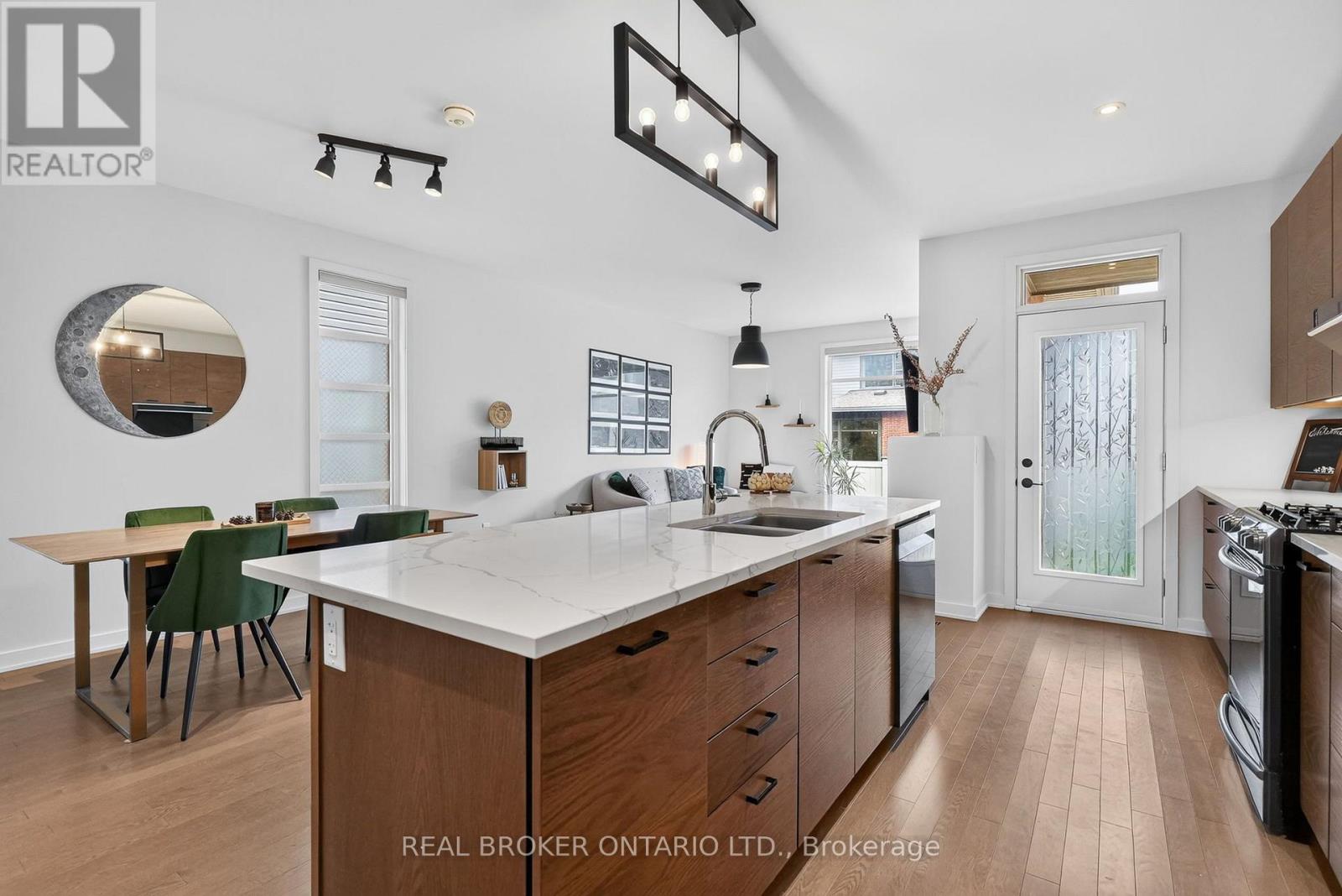 1071 Lunar Glow Crescent Property Photo 15