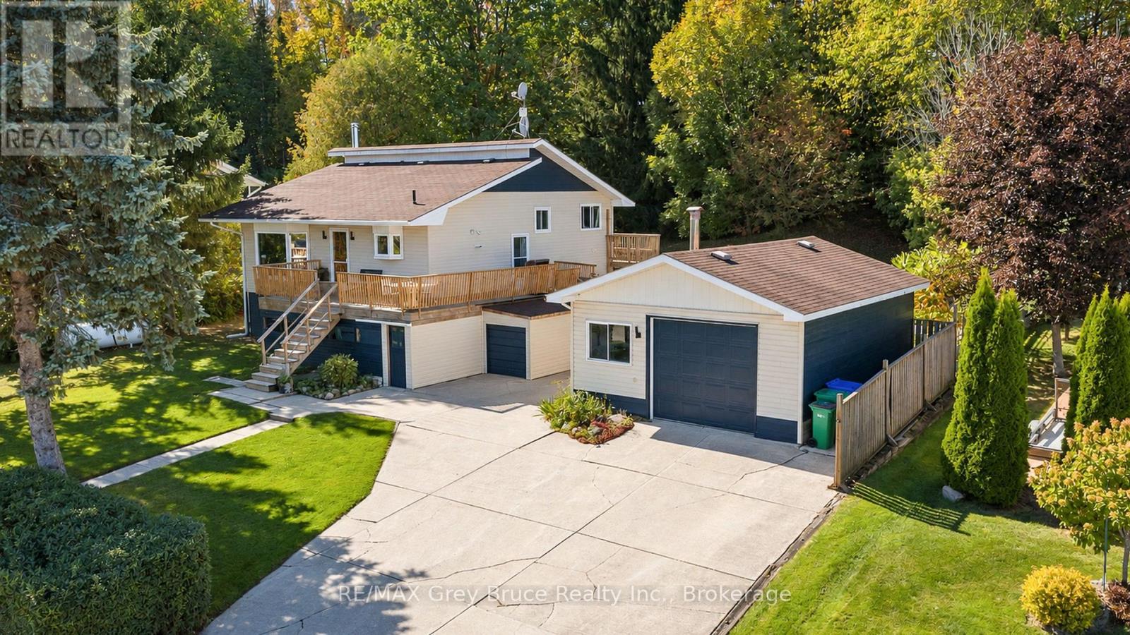 150 Macintosh Drive Property Photo 1