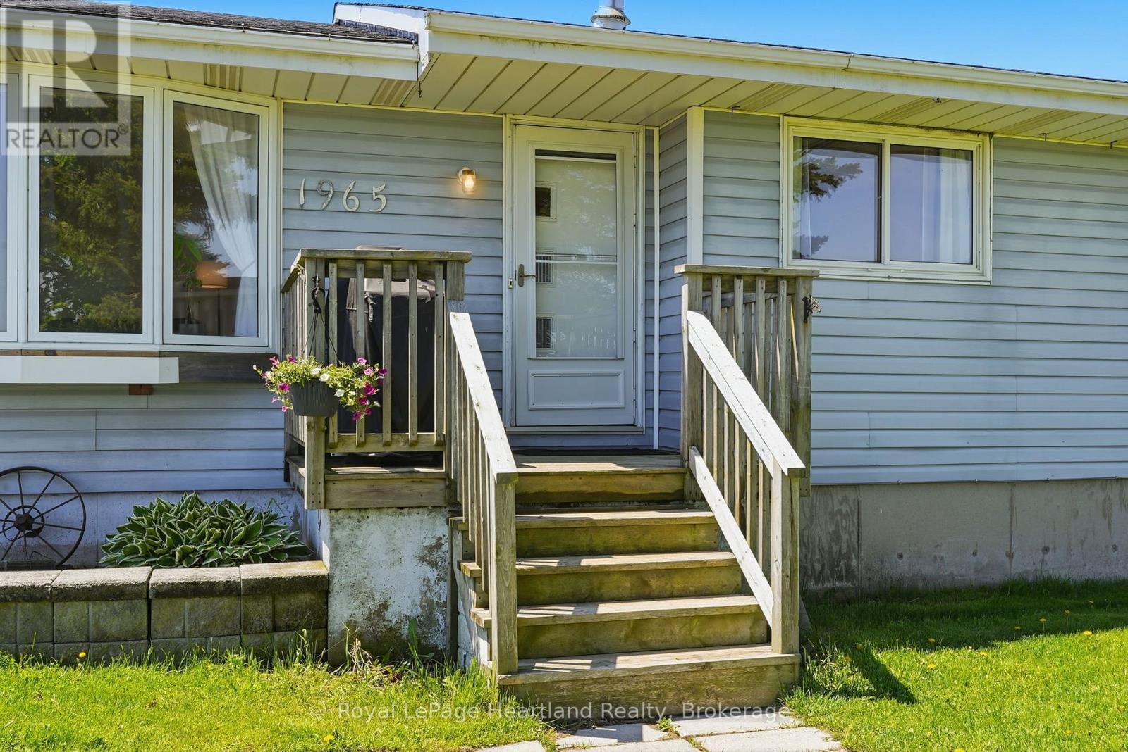 1965 Bruce Road 20 Road Property Photo 42