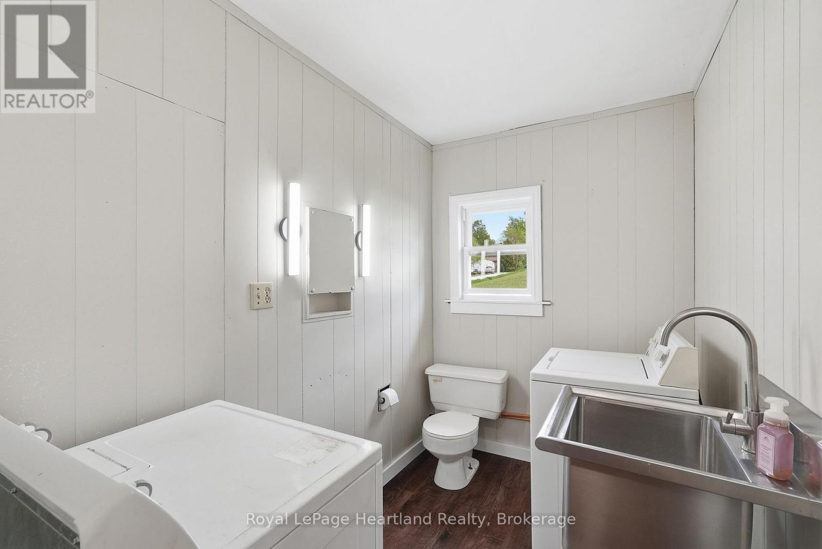 2058 James Street Property Photo 25