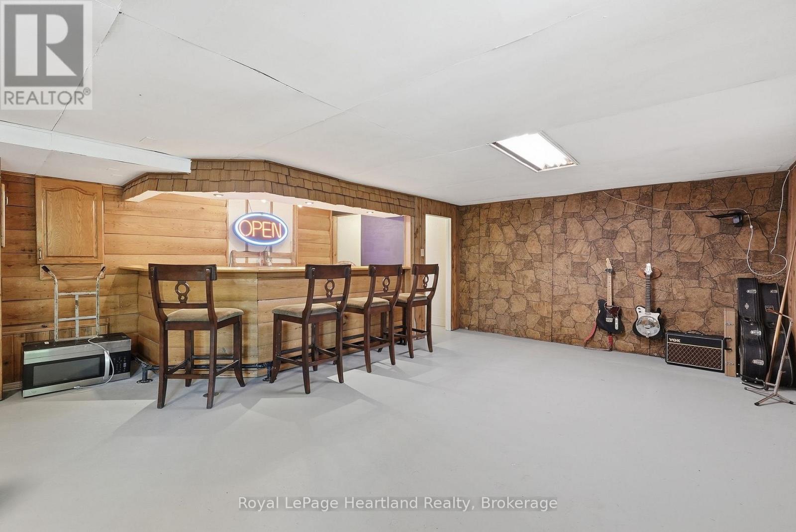 2058 James Street Property Photo 29