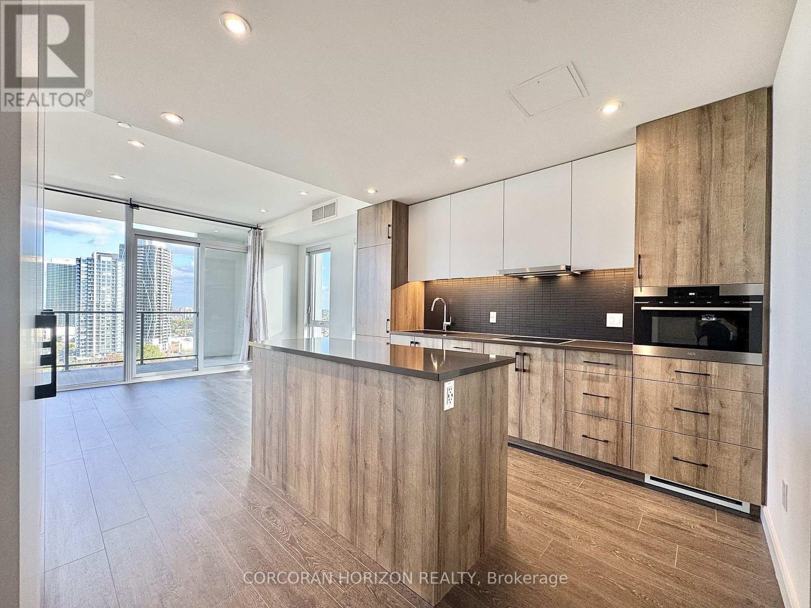 1412 - 741 King Street W Property Photo 7