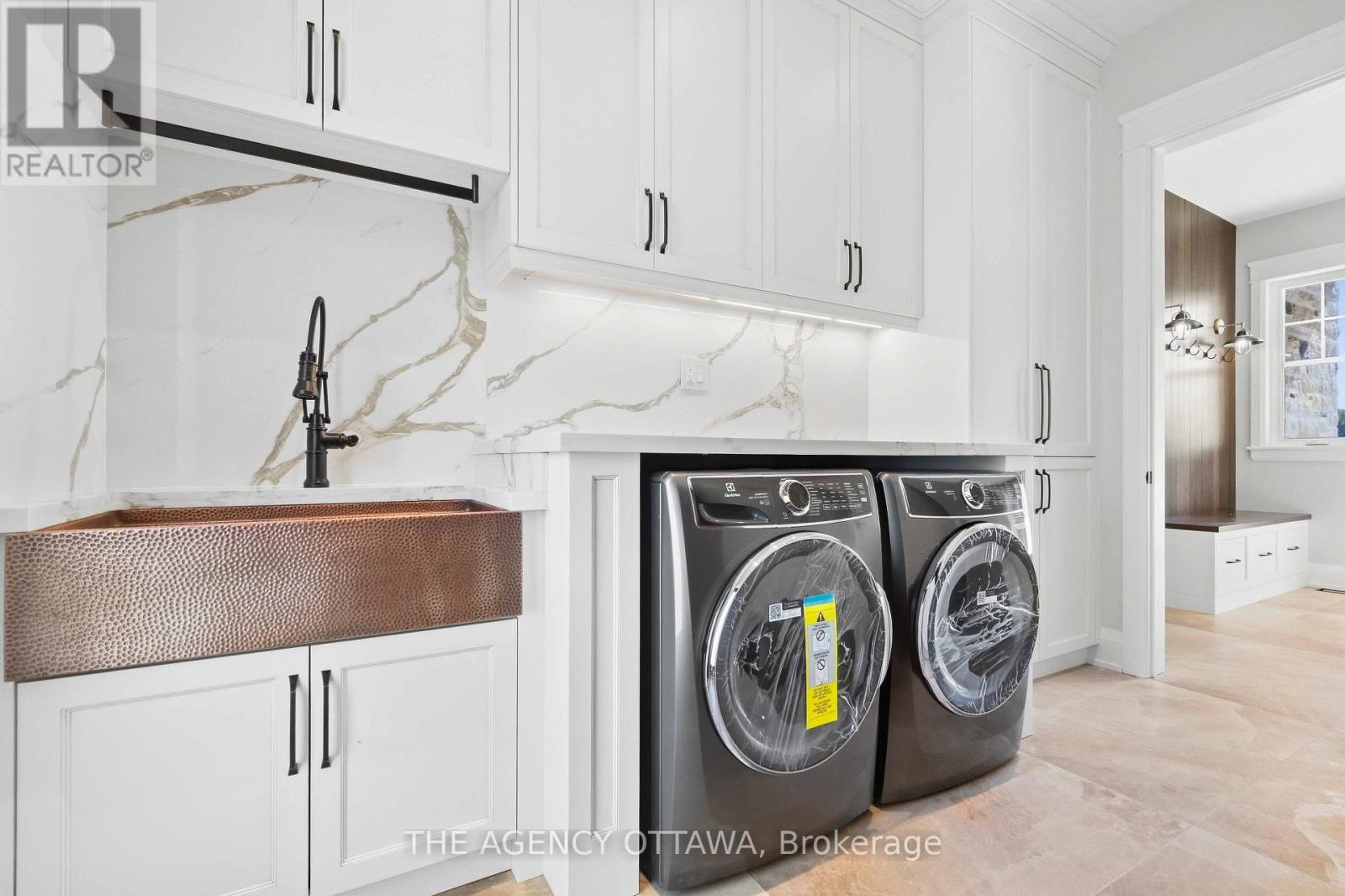 432 Ashbee Court Property Photo 29
