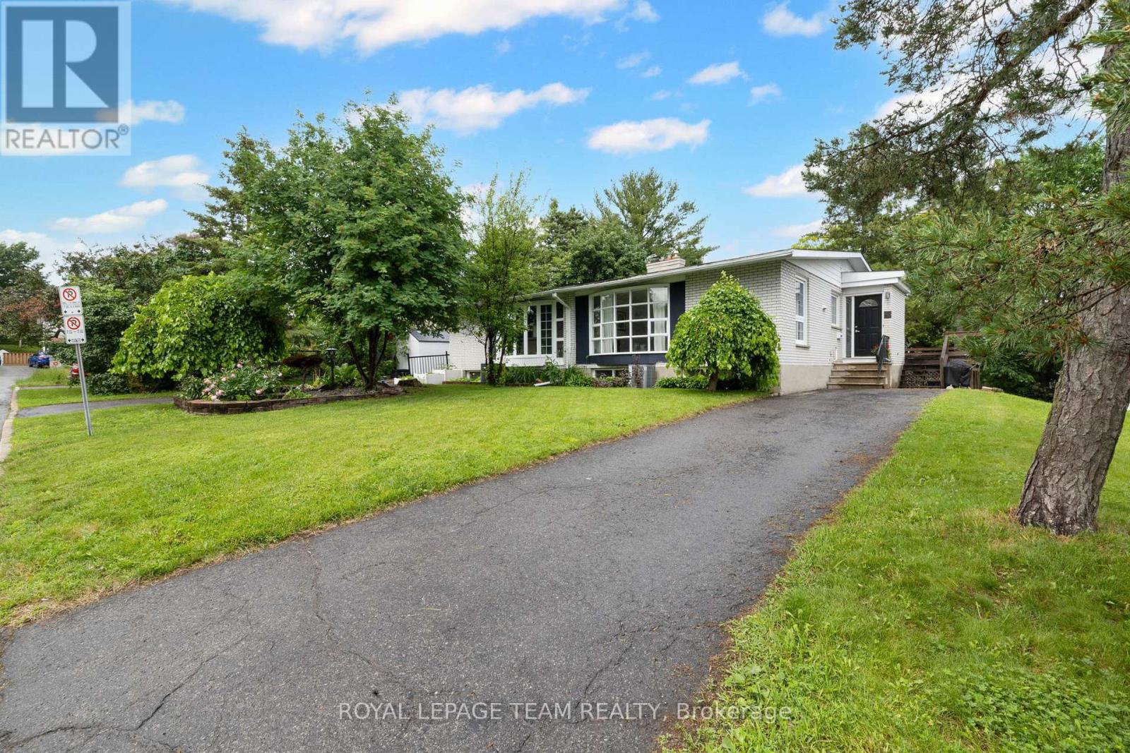 40 Woodmount Crescent Property Photo 2