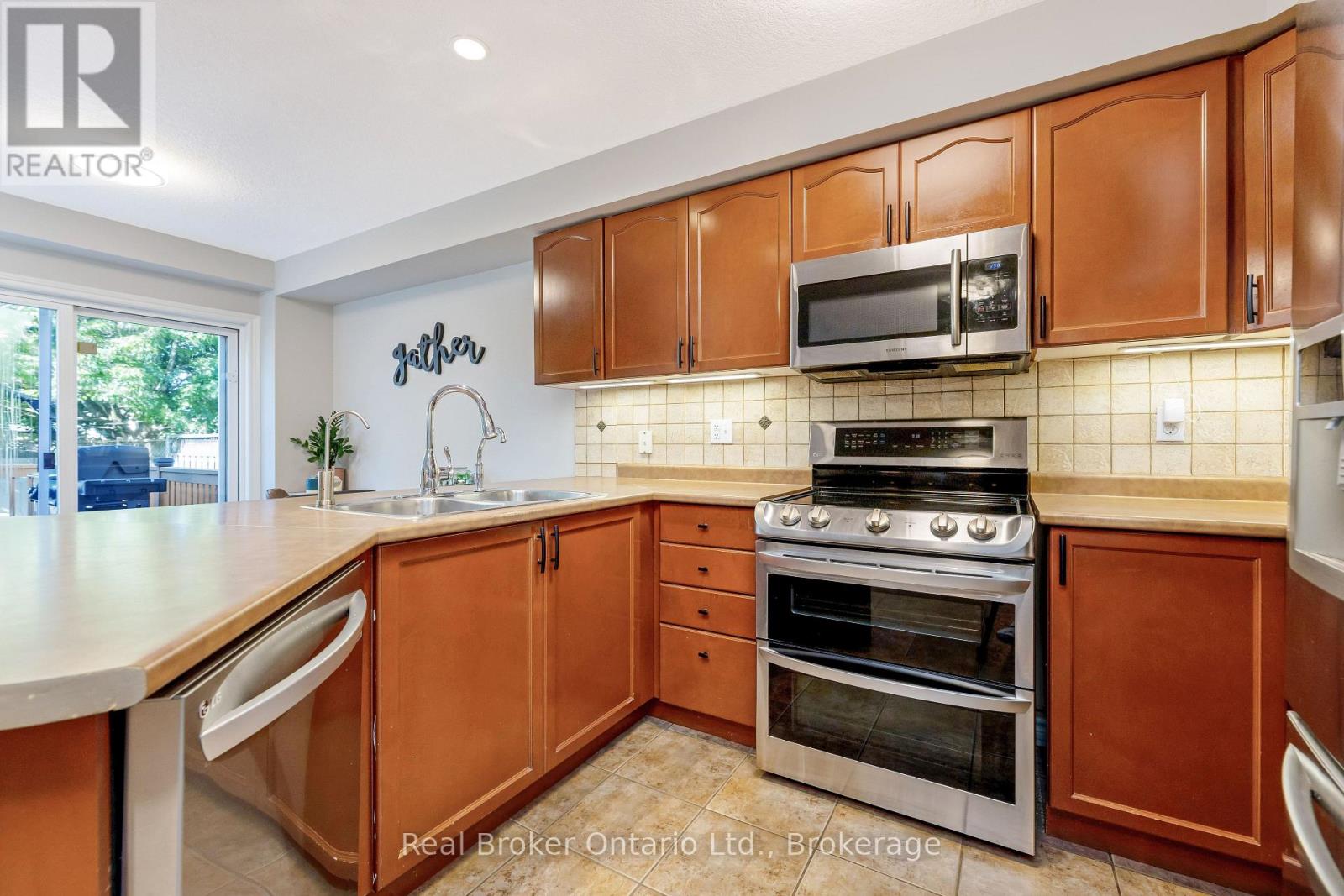 22 Atto Drive Property Photo 12