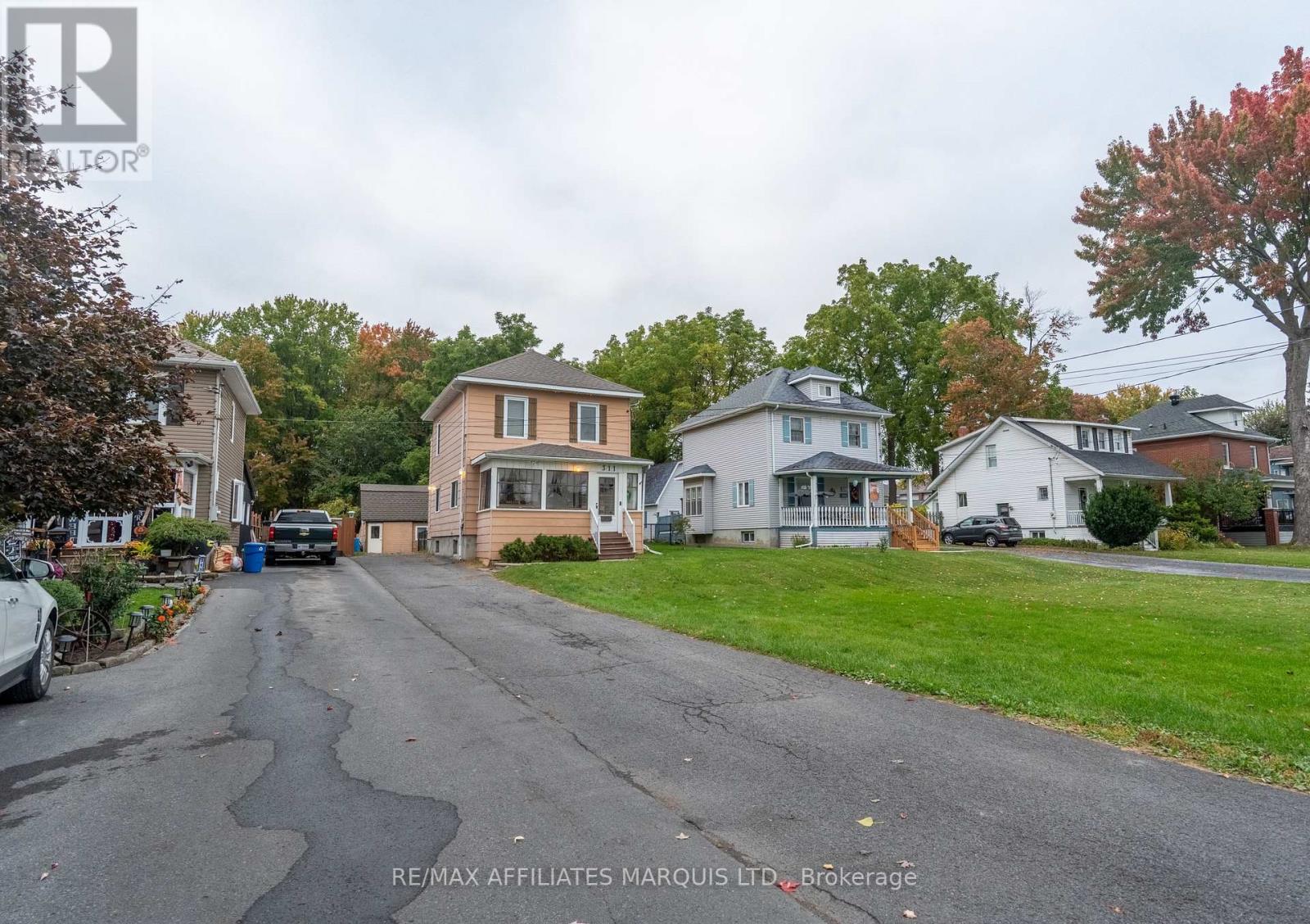 311 Fourth Street W Property Photo 2