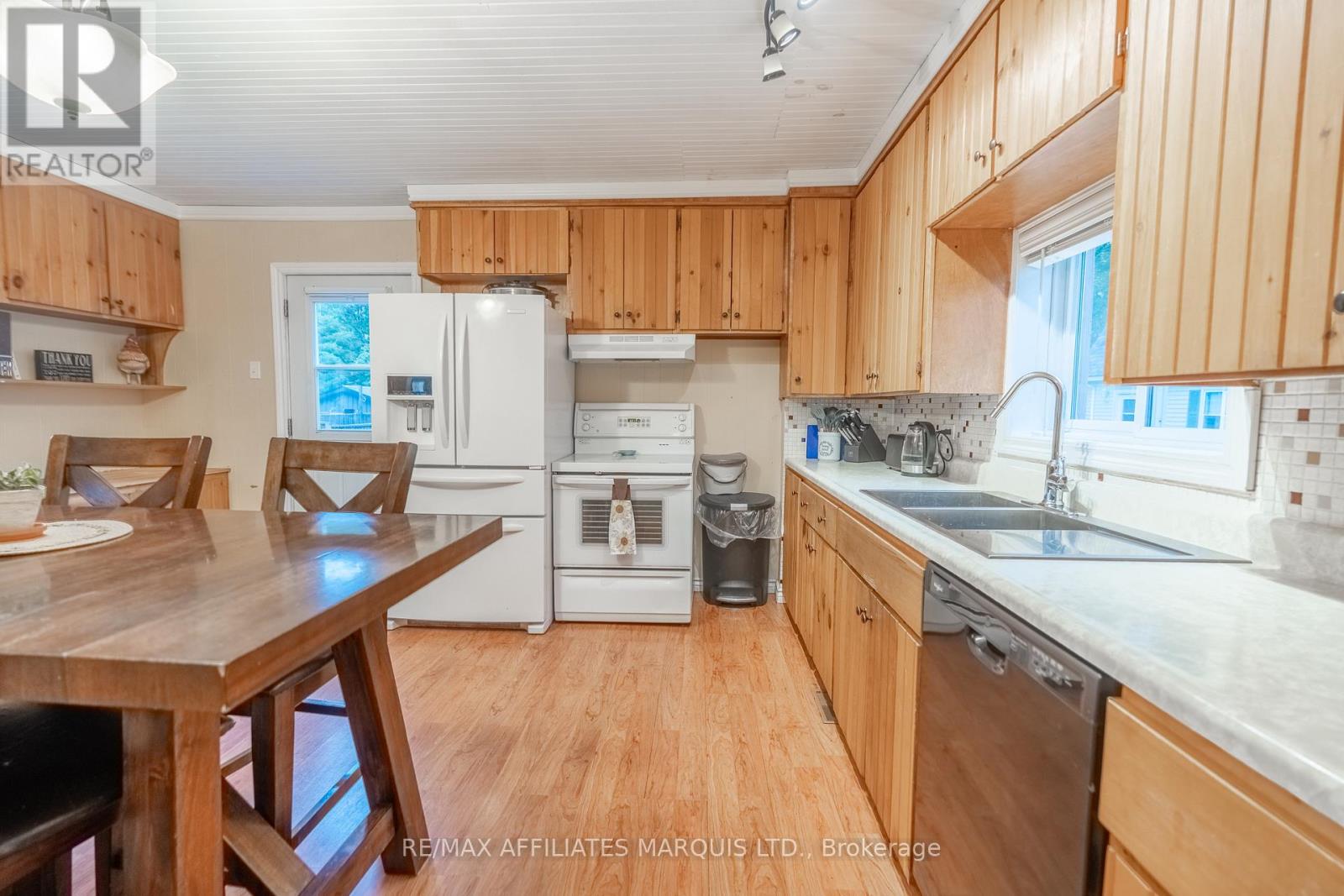 311 Fourth Street W Property Photo 4
