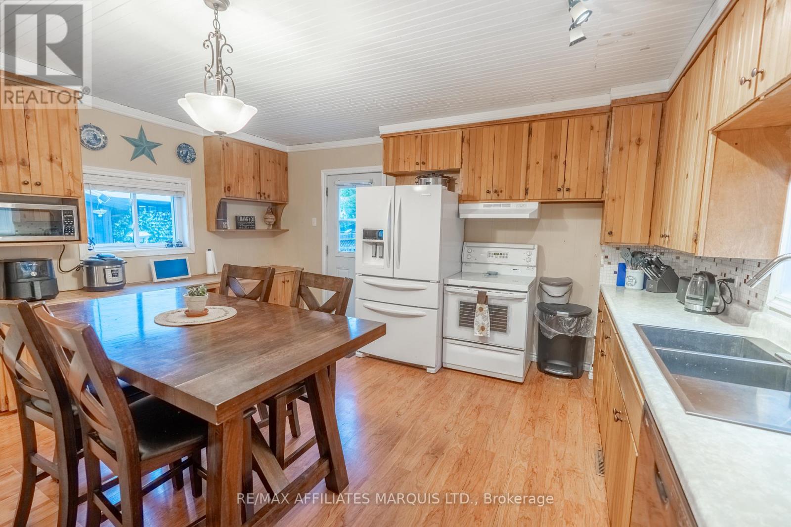 311 Fourth Street W Property Photo 5